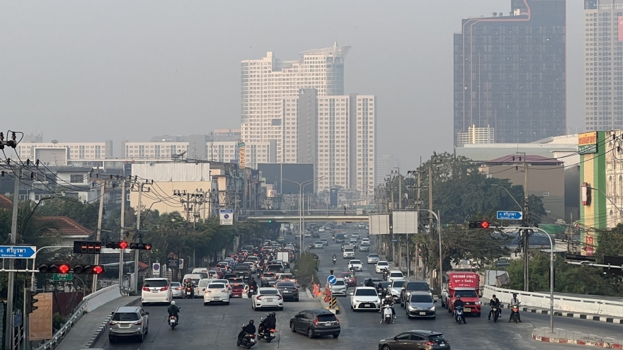 Không khí độc hại bao phủ nhiều khu vực, Thái Lan khẩn cấp tạo mưa nhân tạo